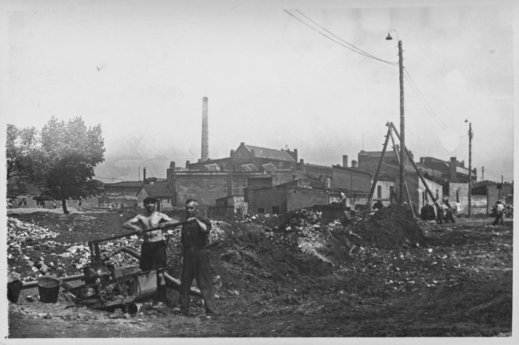 003 - Z albumu PKZ w budowie.jpg