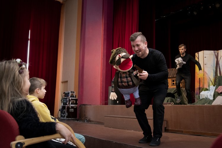 004 - Niedzielne Poranki Teatralne.jpg