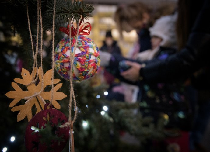 005 - Akcja Świąteczne drzewko-Helikon.jpg