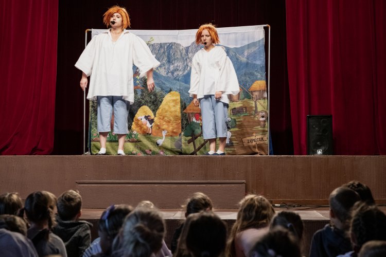 005 - Niedzielne Poranki Teatralne - O dwóch takich, co ukradli księżyc.jpg