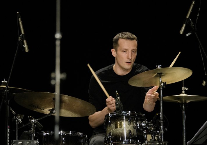 006 - W Zieloną Gramy-Darek Ziółek z zespołem.jpg