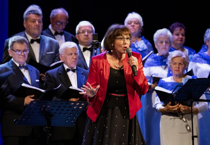 007- Chór Zorza - Z latem w tle.jpg