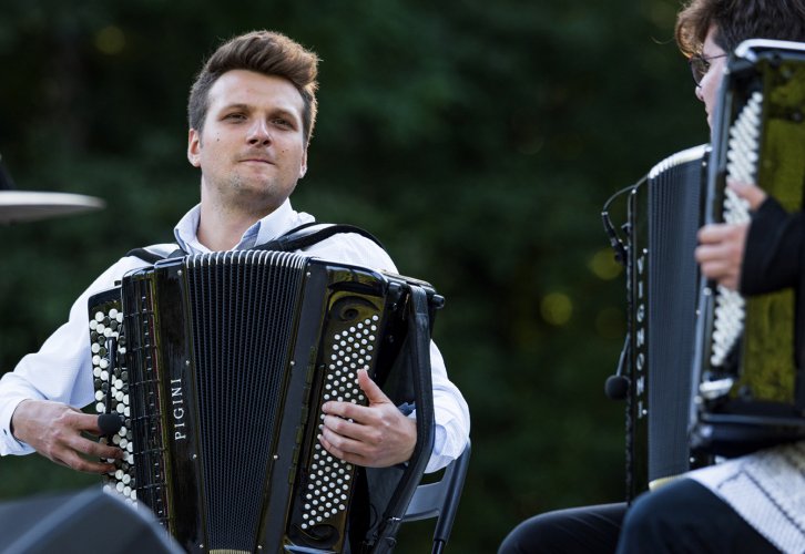 009 - W Zieloną Gramy-Symetrio.jpg