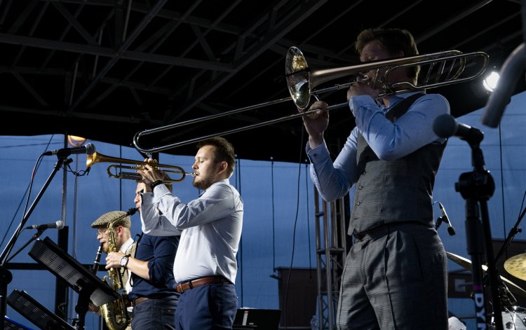 010 - Lazy Swingers Band-Pogoria.jpg