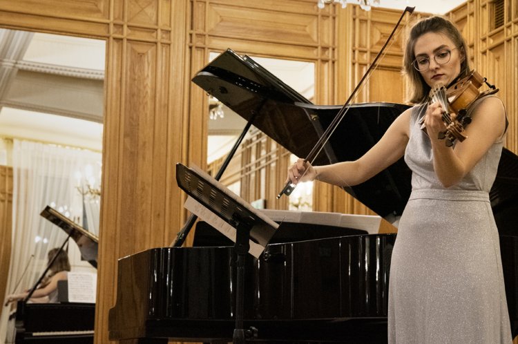 013 - Kameralne czwartki-Anna Krzyżak.jpg