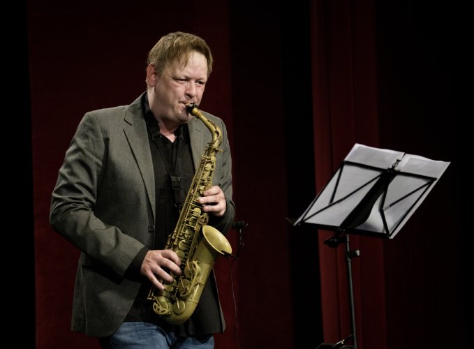 013 - W Zieloną Gramy-Darek Ziółek z zespołem.jpg