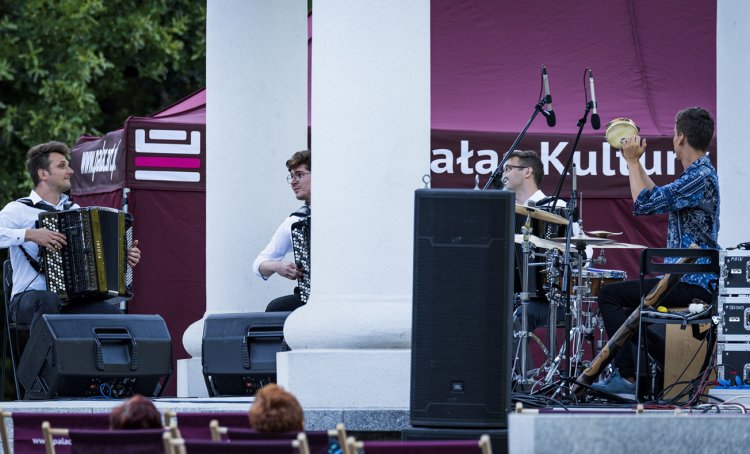 015 - W Zieloną Gramy-Symetrio.jpg