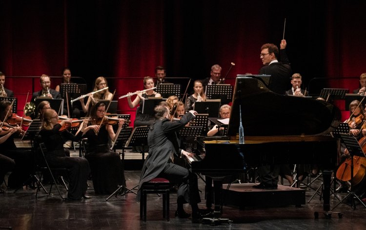 020 - Dąbrowianin w Paryżu-koncert.jpg