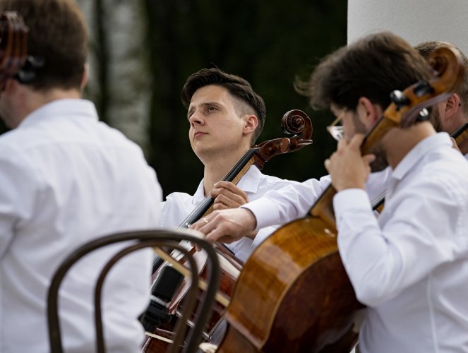 022 - W Zieloną gramy - Cello Maniax — kopia.jpg