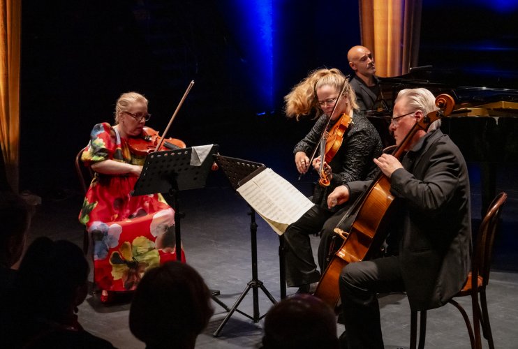 Kwartet Rudersdal Chamber Players grający na scenie głównej Pałacu Kultury Zagłębia w ramach koncertu "Na urodziny Michała Spisaka" IV Międzynarodowego Festiwalu im. Michała Spisaka. Fot. Marek Wesołowski