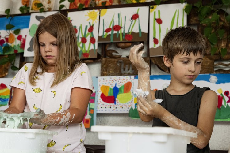 033 - Artystyczne wakacje-Świetlica Łosień.jpg