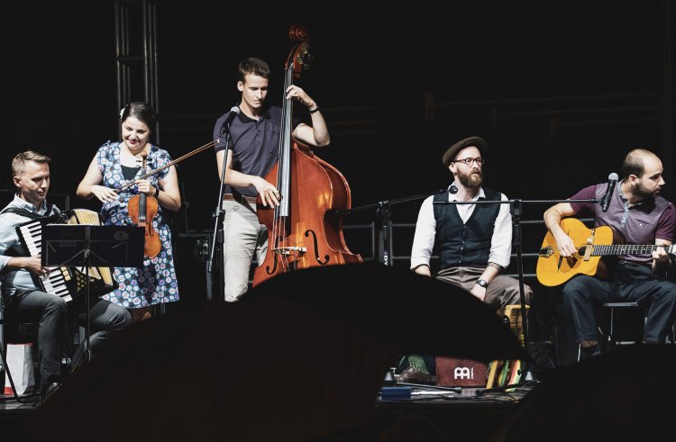 033 - Muzyka nad wodą - The Cajun Spices.jpg