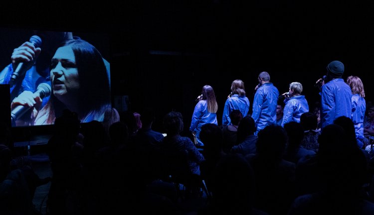 034 - Dom murem podzielony-premiera.jpg