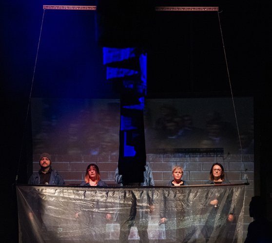 035 - Dom murem podzielony - II odsłona.jpg