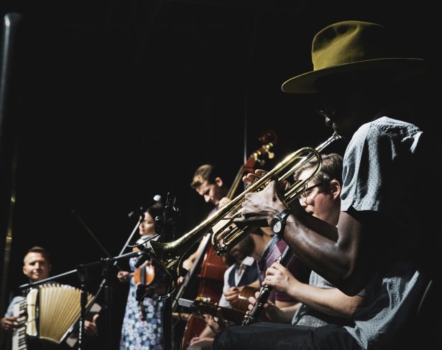 038 - Muzyka nad wodą - The Cajun Spices.jpg