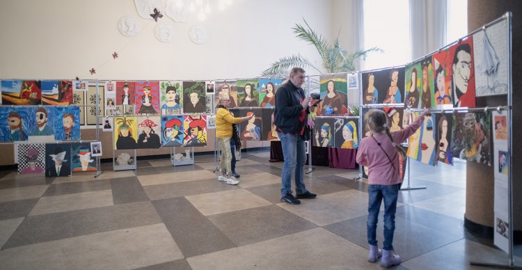 039 - Niedzielne Poranki Teatralne.jpg