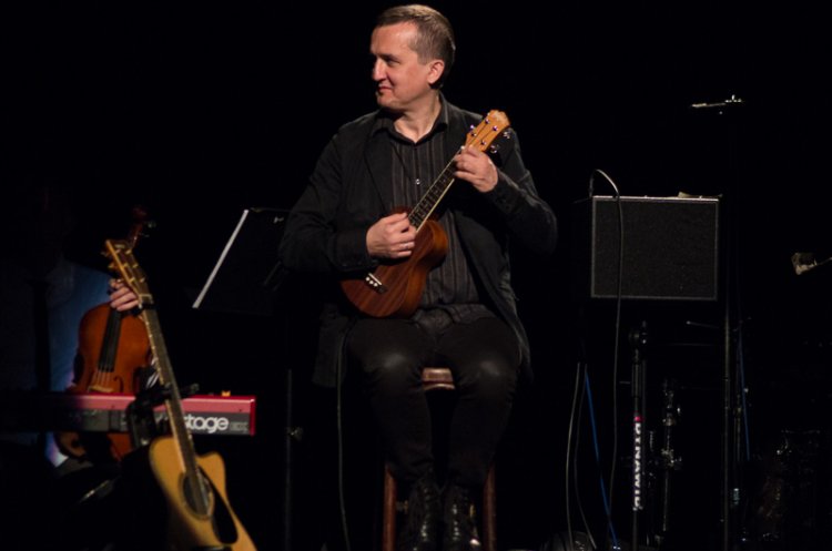 Jacek Królik ukulele.jpg