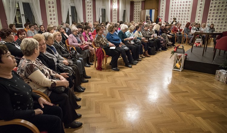 Kawa z Darią Widawską fot. Marek Wesołowski (2).jpg