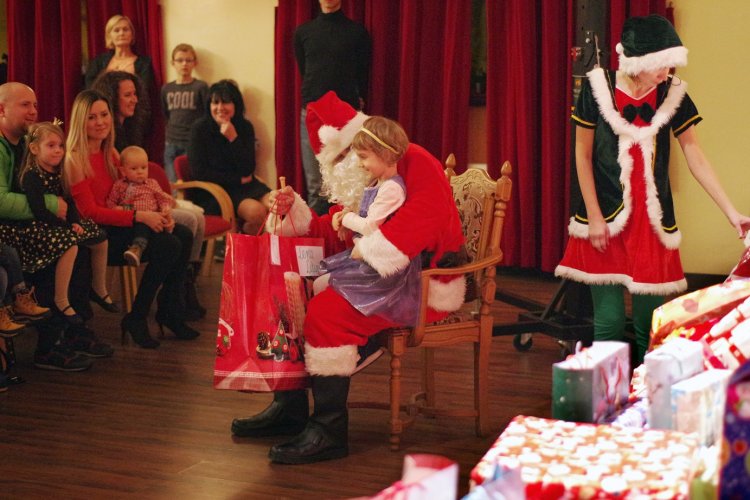 Mikołajki DK Ząbkowice 2016 (4).jpg