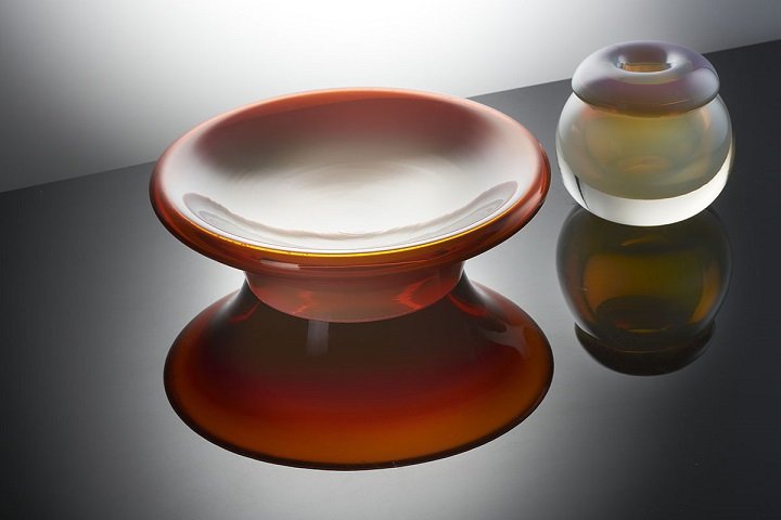 Patera i Baba,szklo ręcznie formowane, barwione w masie. HS Barbara w Planicy-Zdroju. lata 70. Fot. Aleksander Iwaszkiewicz.jpg