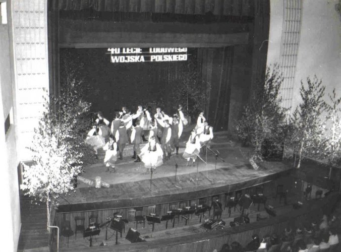 Scena 40 lecie Wojska.jpg