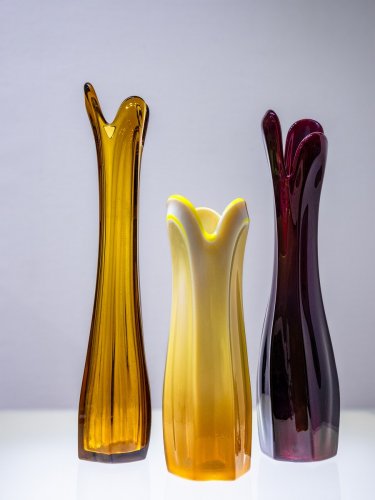 wazon Rotterdam, szkło sodowe, prasowane, barwione w masie.HSG Ząbkowice. lata 60 fot. Karolina Kindler-Skowronek.jpg